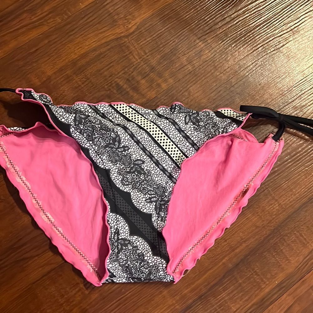 Black White Pink Lined Bathing Suit Bottom - Size Medium - Bikini Bottom